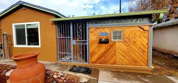 322.5 Morningside Dr SE, Albuquerque, NM 87108