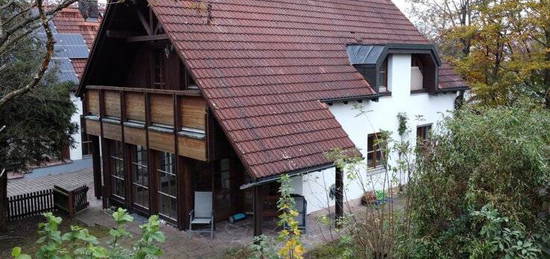 Familienfreundliches Haus zur Miete: Modernisiert, großzügig und ruhig gelegen in Emmering