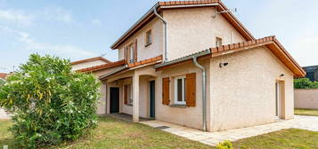 PUSIGNAN : maison F5 (115 m²)