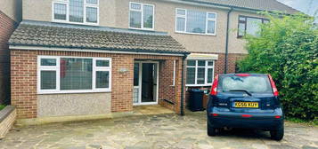 4 bedroom semi-detached house to rent