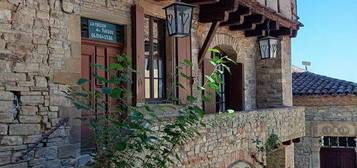 Maison cordes sur ciel cité