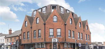 Flat to rent in Park Street, Camberley GU15