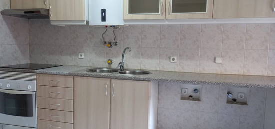 Arrendamento de Apartamento T2  na rua Florindo Costa, 5