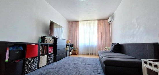 Apartament cu 3 camere | Decomandat | Crangasi