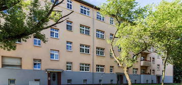 2 Zimmer Dachgeschosswohnung mit Einbauküche und Balkon, 75300044