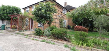 4 bedroom semi-detached house to rent