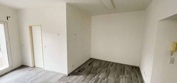 Traumhafte Zweizimmerwohnung mit kleinem Garten in Zentrums-/ Bahnhofnähe