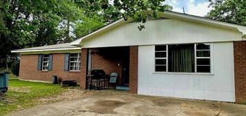 400 White St, McComb, MS 39648