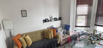 Flat to rent in Sutton Parade, Church Road, London NW4