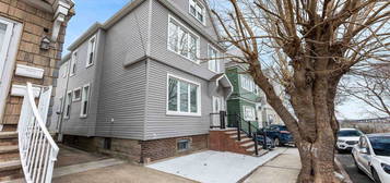 184 W  49th St #2, Bayonne, NJ 07002