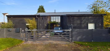 4 bed barn conversion for sale