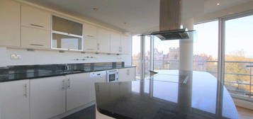 3 bedroom flat to rent