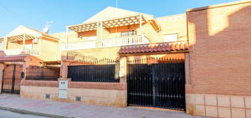 Casa o chalet independiente en venta en calle 22 de Marzo de 1993, 16