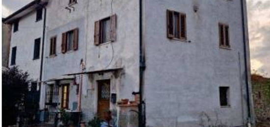 Villetta a schiera all'asta in via Fossanuova, 83