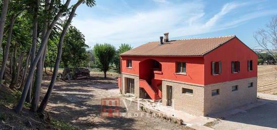 Casale, ottimo stato, 330 m², Montelupone