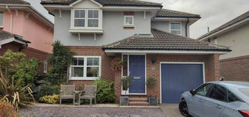 4 bedroom link detached house for sale