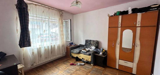 Vanzare ap 2 camere decomandat in Targoviste-zona Scoala nr 9 (M11)