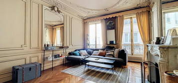 Joli appartement familial Haussmannien au 3eme étage avec ascen