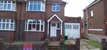 4 bed semi-detached house to rent