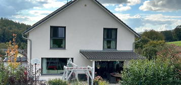 KFW-55 Einfamilienhaus mit Einliegerwohnung in Lautertal