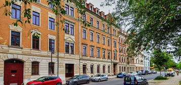 TOP Singleapartment mit EBK inkl. WM, Parkett und Wanne.