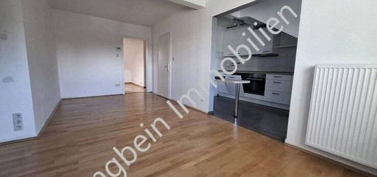 **Gemütliche 2 Zimmer Dachgeschosswohnung mit Einbauküche in fußläufiger Entfernung zur City**