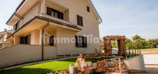 Villa unifamiliare, buono stato, 275 m², Centro, Brugherio