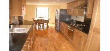 7 bed terraced house to rent