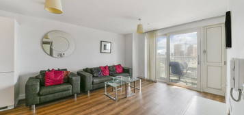 Flat to rent in Marner Point, St Andrews, Jefferson Plaza, Bow E3