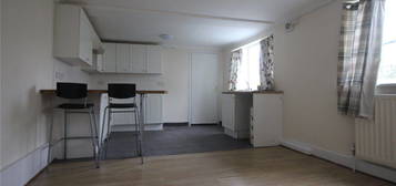 Flat to rent in Windmill Road, Gillingham, Kent ME7