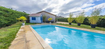 Villa de plain-pied avec piscine sur 1 012 m2 terrain