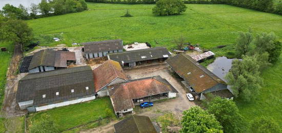 Ferme Exclusivité 6.50 ha attenant à la propriété