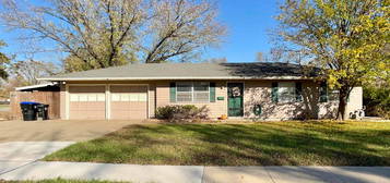 4032 SW 34th St, Topeka, KS 66614