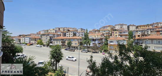 İNCESU CADDESİ ÜZERİ ÖN CEPHE 3+1 SATILIK DAİRE