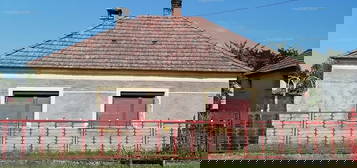 Mórichida, Fő utca
