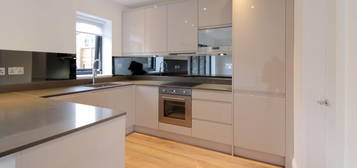 Detached house to rent in Edeleny Close, London N2