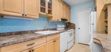 11 Shore Rd #3G, Somers Point, NJ 08244