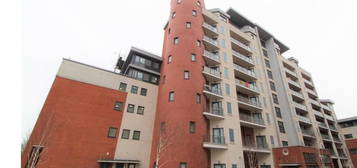 Flat to rent in Grays Place, Slough SL2