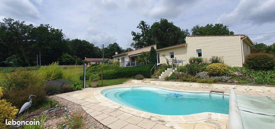 Masion ossature bois (153m²) en plain pied - type T4 - garage attenant - piscine chauffée - Terrain 1 hectare de pré