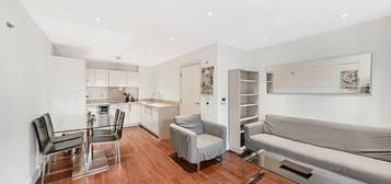 Flat to rent in Waterlow Court, Queensland Terrace, Islington N7