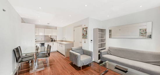 Flat to rent in Waterlow Court, Queensland Terrace, Islington N7