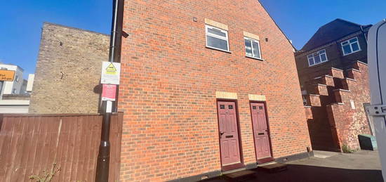 2 bed flat to rent