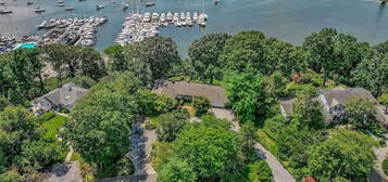 9 Kanes Ln, Huntington Bay, NY 11743