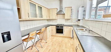 2 bedroom maisonette