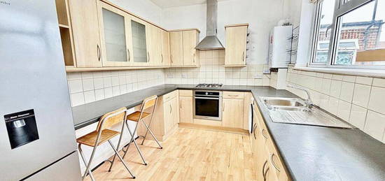 2 bedroom maisonette