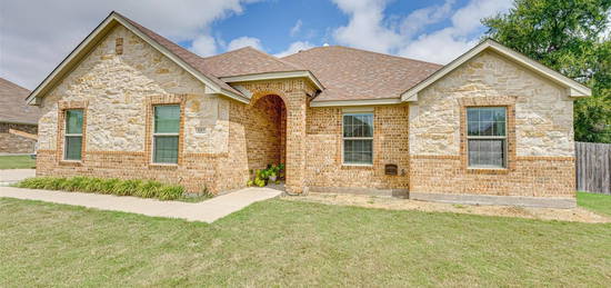 552 Laurel Dr, Wills Point, TX 75169