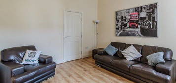 3 bed flat to rent