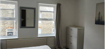 Terraced house to rent in Thoday Street, Cambridge CB1