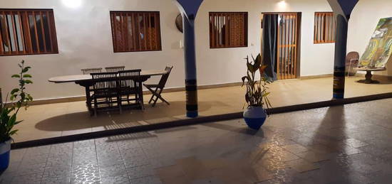 SENEGAL : Maison 250 m², terrain 1700 m²+piscine