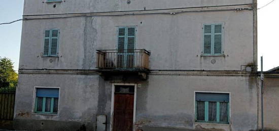 Casa con appartamenti